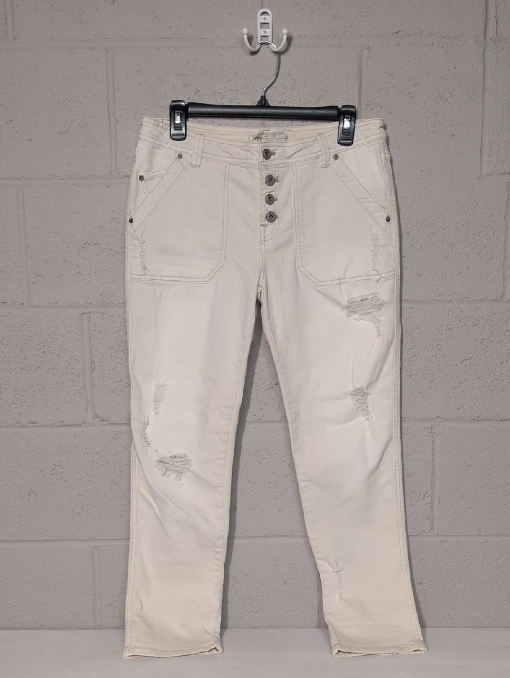 Free People Cream Distressed Boyfriend Jeans Size 6 like new condition